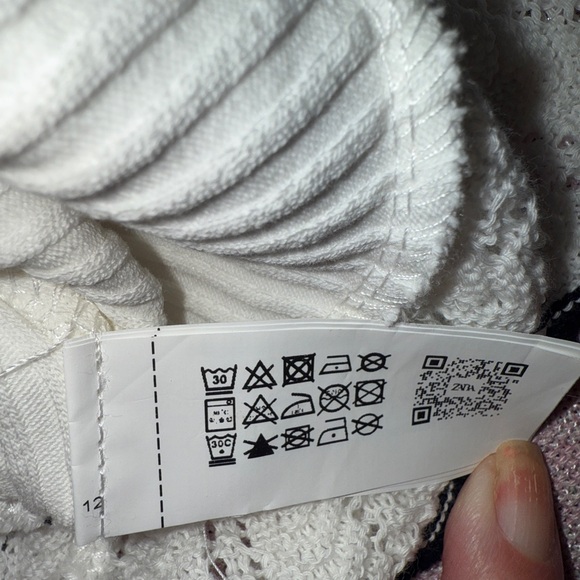 NWT Zara Women’s Contrast Ruffle Top in white with black trim, sz M - Picture 12 of 16